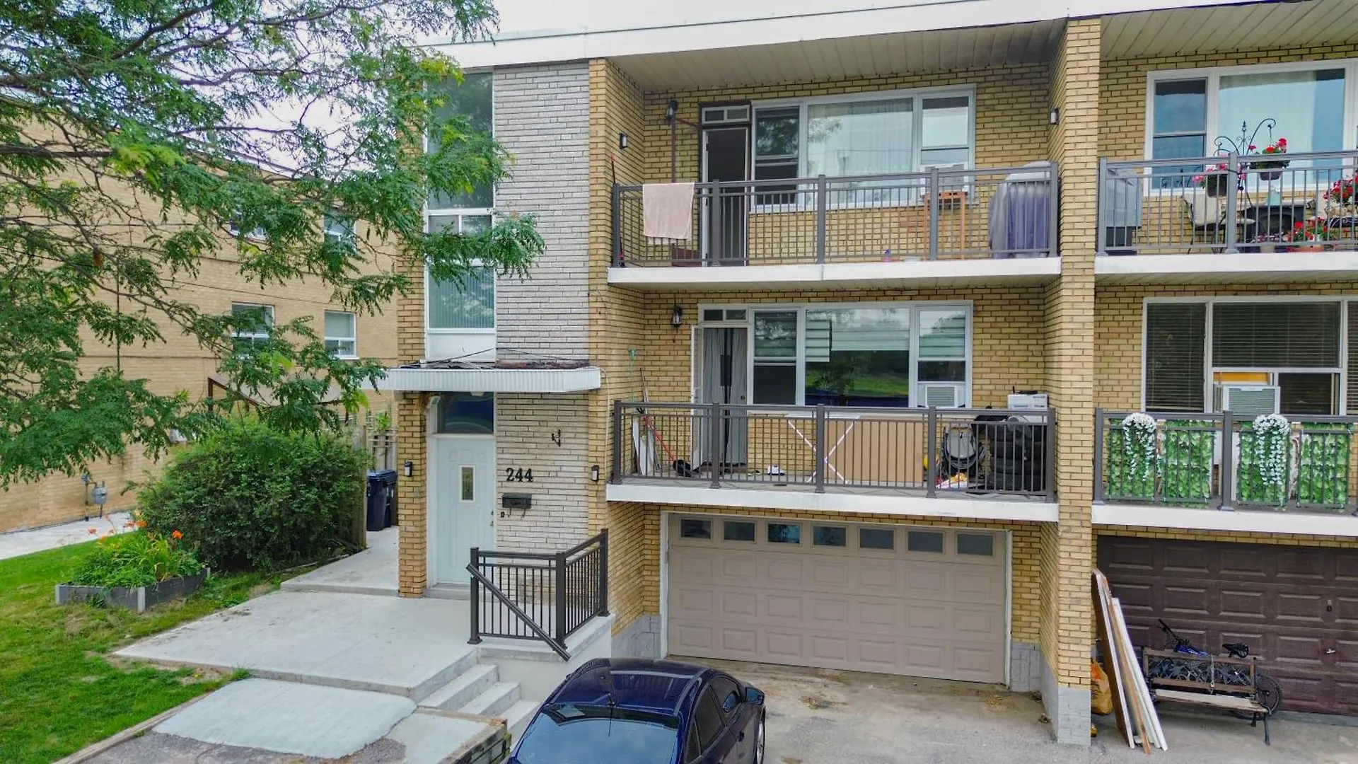 Room Near Sheppard Ave With Wi-Fi, Essentials, Parking, Kitchen Toronto Canada