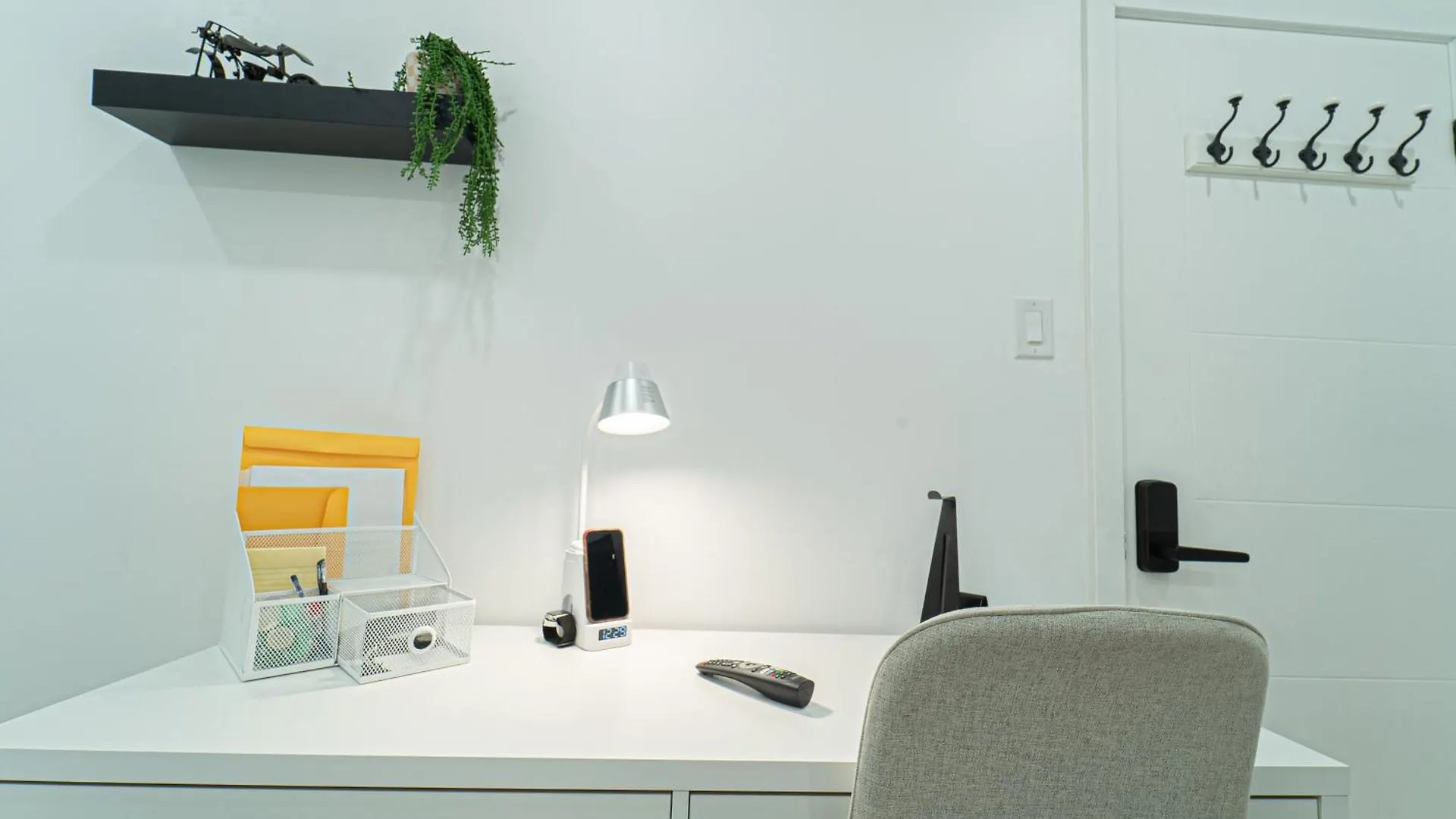 Room Near Sheppard Ave With Wi-Fi, Essentials, Parking, Kitchen Toronto Homestay