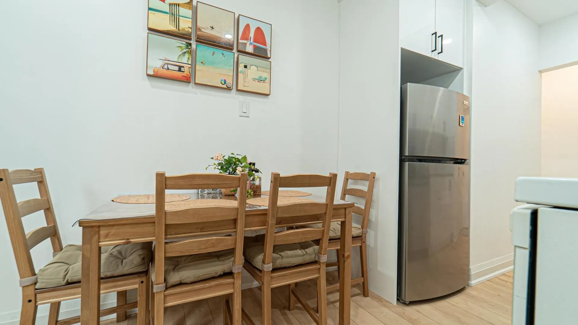 Room Near Sheppard Ave With Wi-Fi, Essentials, Parking, Kitchen Toronto Homestay