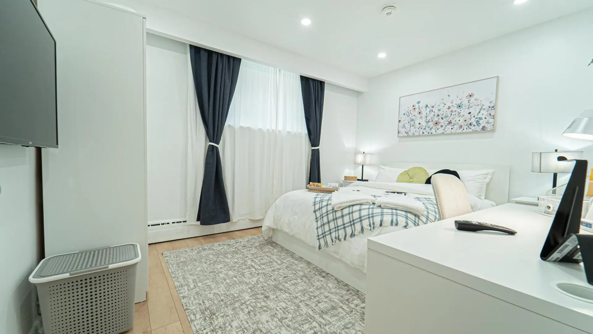 Room Near Sheppard Ave With Wi-Fi, Essentials, Parking, Kitchen Toronto 0*,