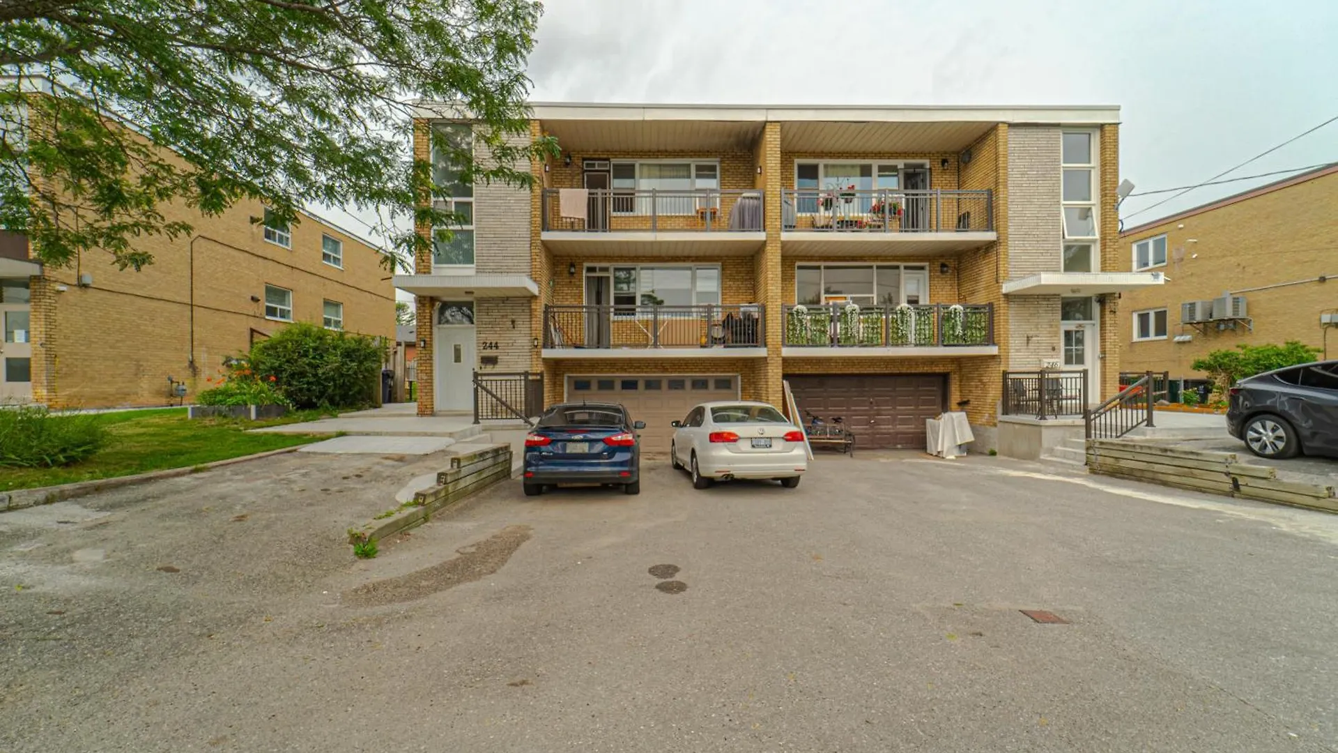 Room Near Sheppard Ave With Wi-Fi, Essentials, Parking, Kitchen Toronto Homestay