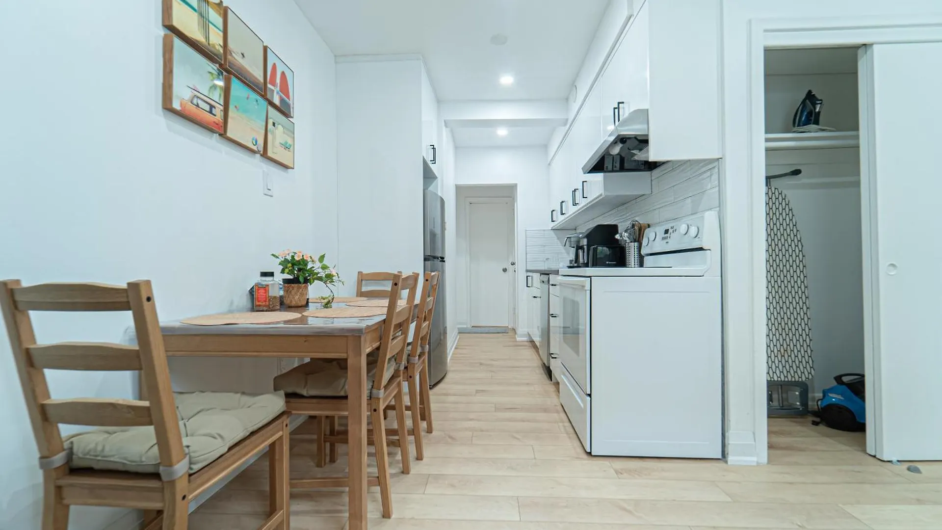 Room Near Sheppard Ave With Wi-Fi, Essentials, Parking, Kitchen Toronto Canada