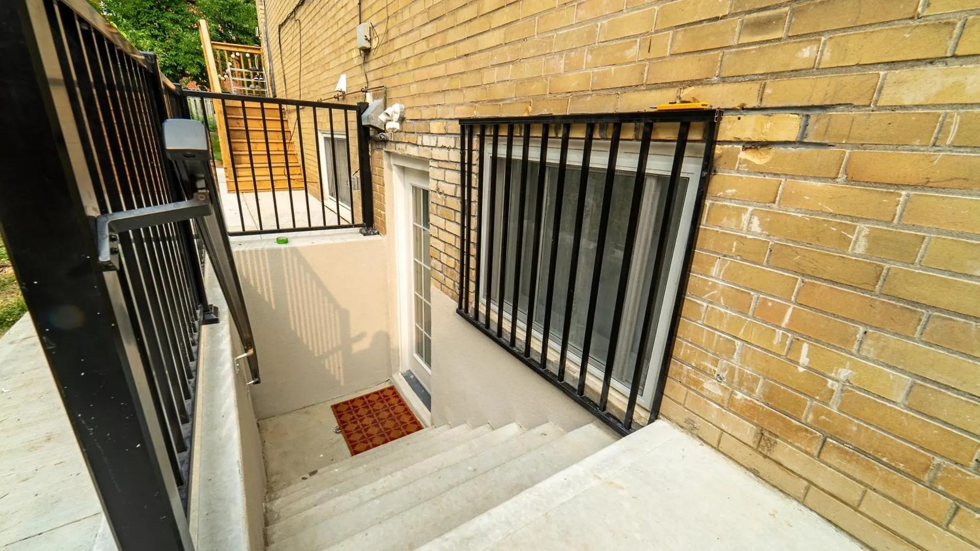 Homestay Room Near Sheppard Ave With Wi-Fi, Essentials, Parking, Kitchen Toronto Canada