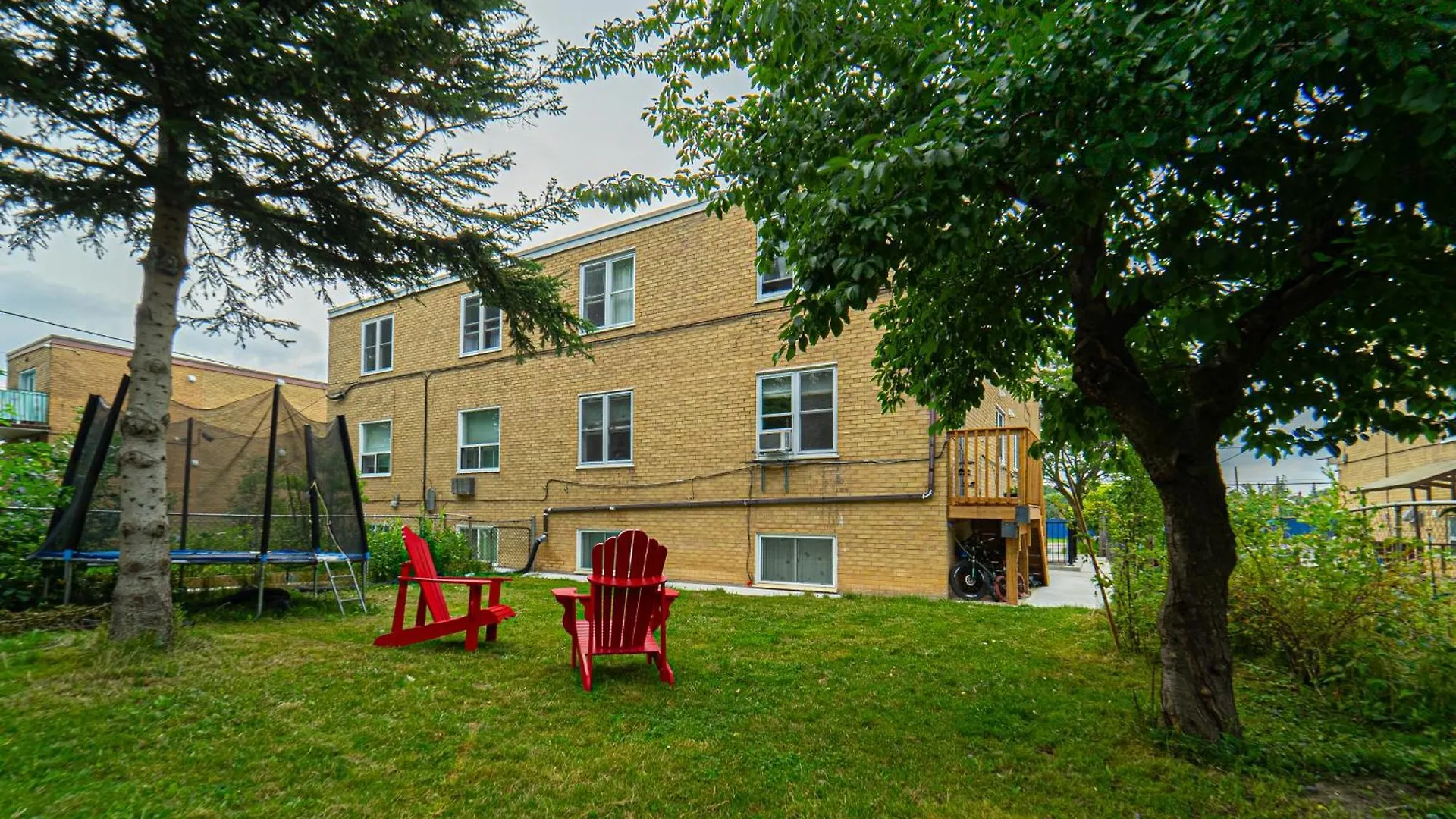 Room Near Sheppard Ave With Wi-Fi, Essentials, Parking, Kitchen Toronto