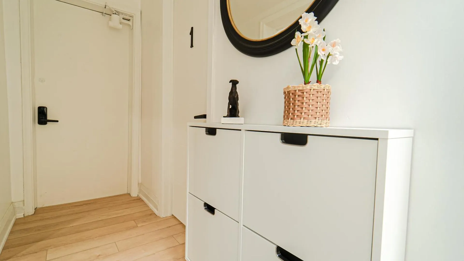 Room Near Sheppard Ave With Wi-Fi, Essentials, Parking, Kitchen Toronto 0*,